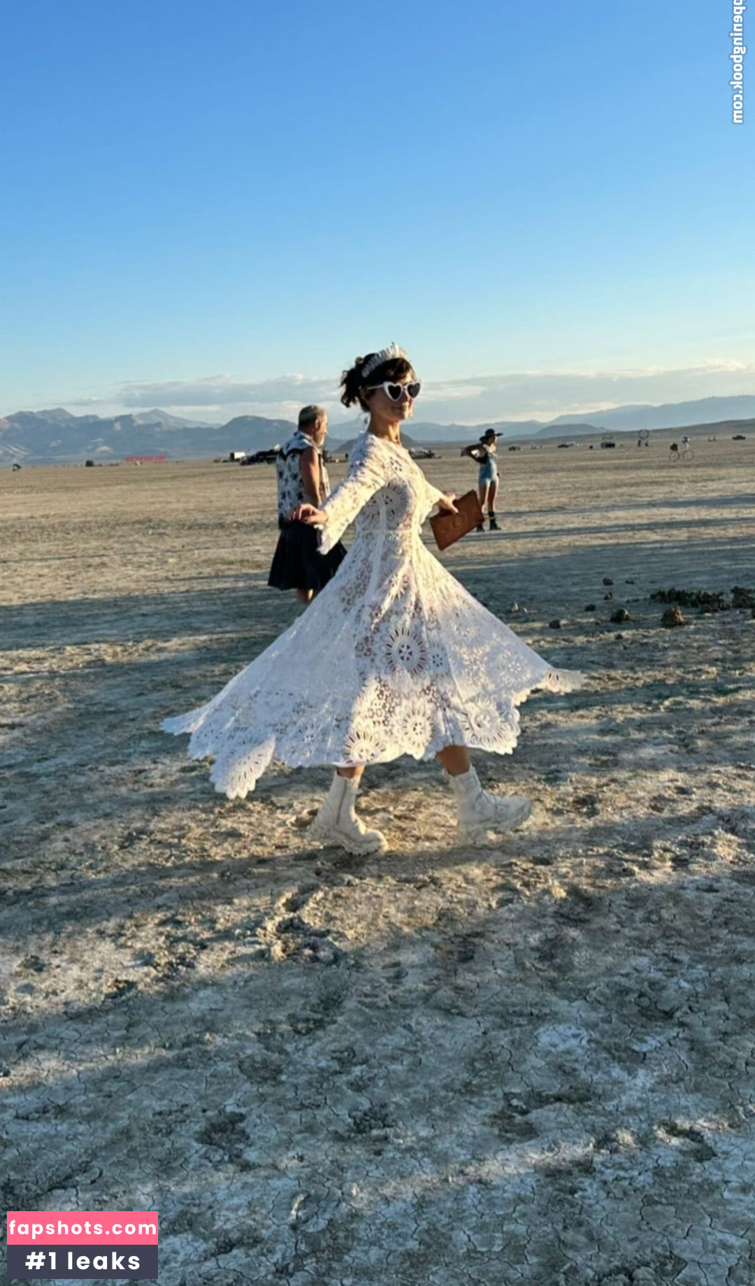 Milana Vayntrub gallery photo #287