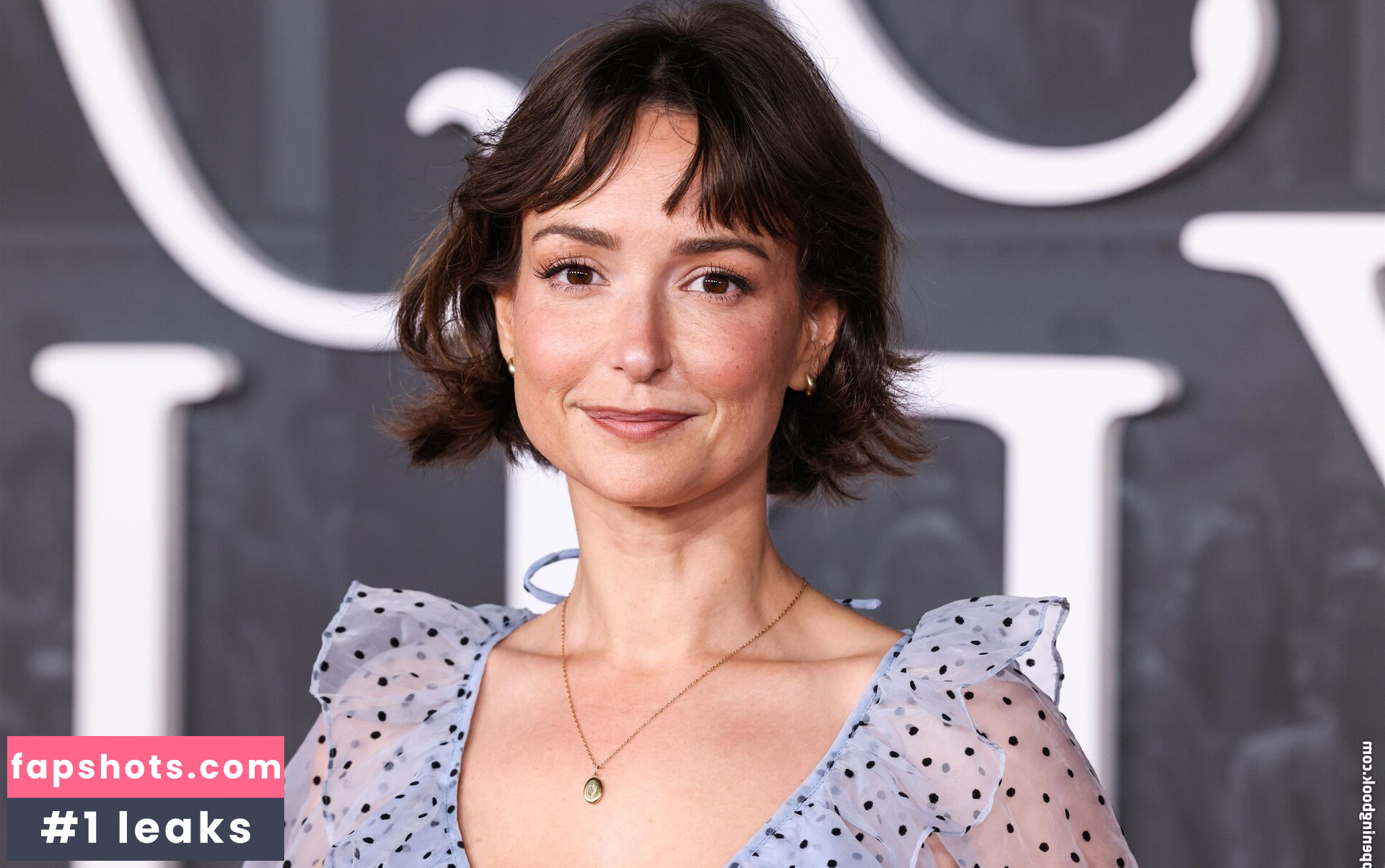 Milana Vayntrub gallery photo #31