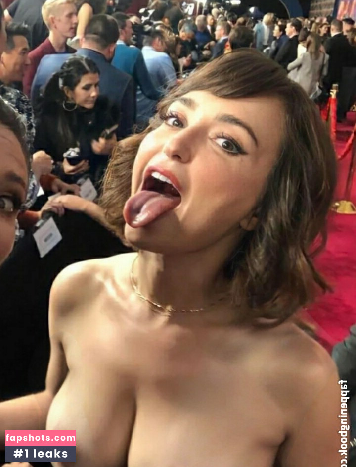 Milana Vayntrub gallery photo #319