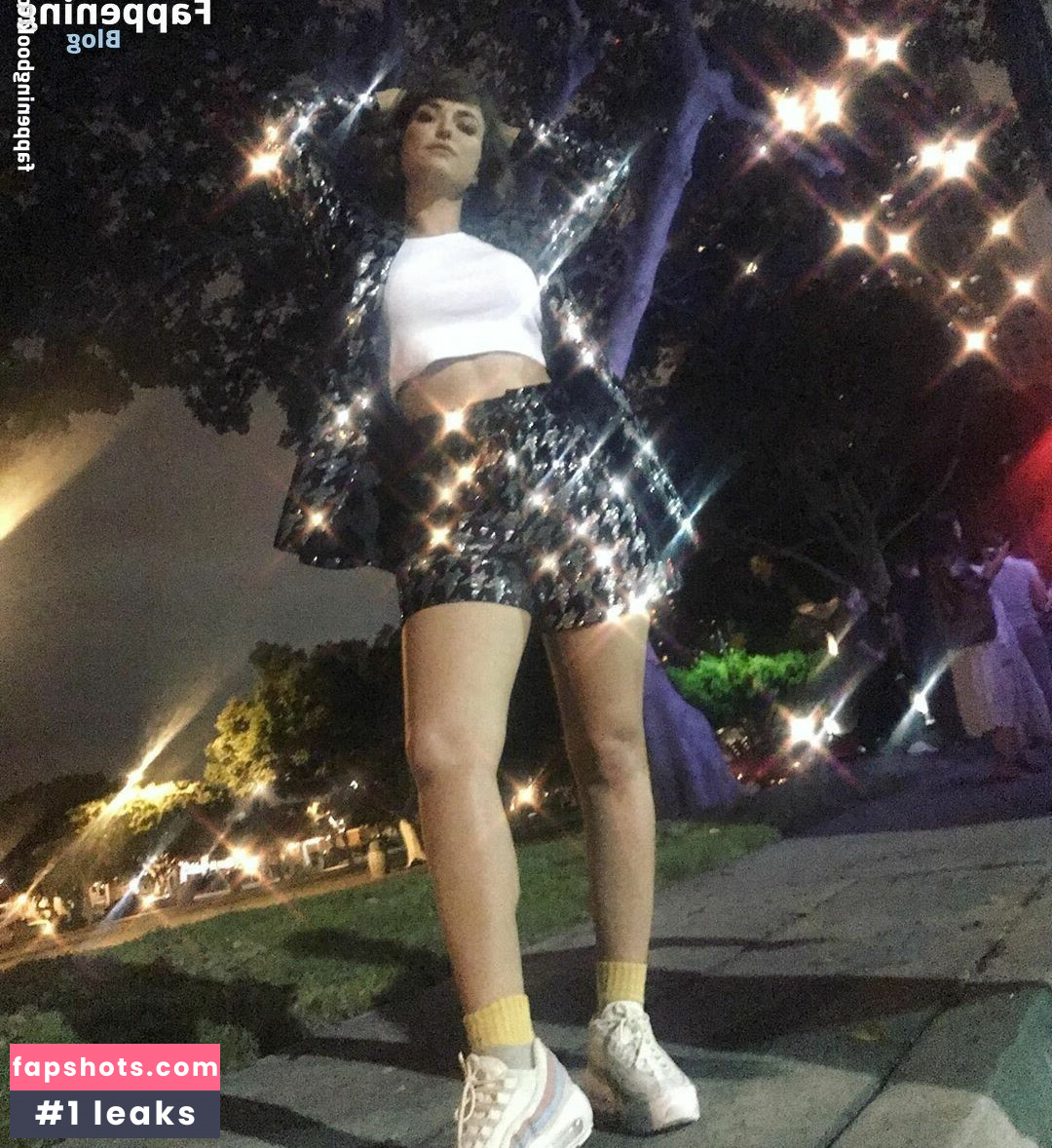 Milana Vayntrub gallery photo #343