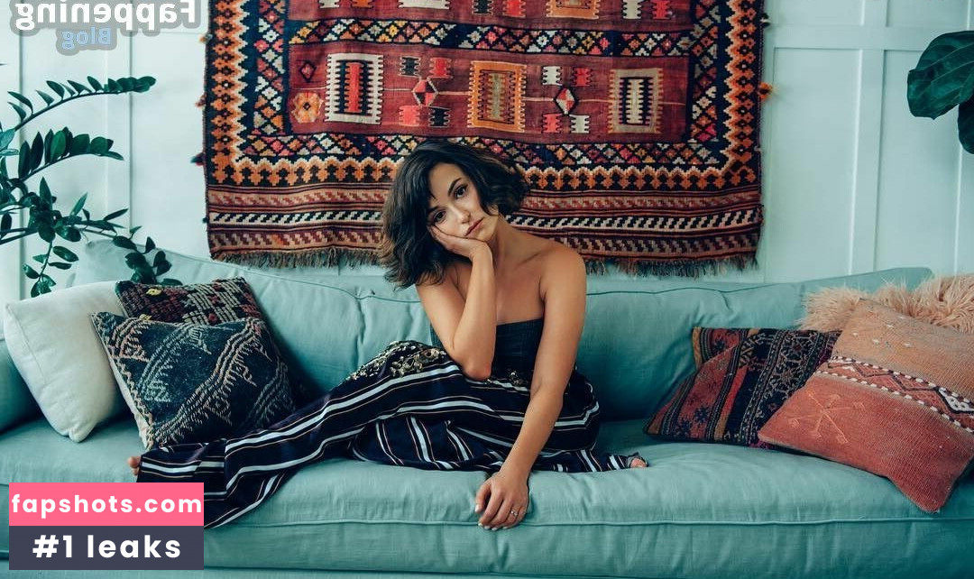 Milana Vayntrub gallery photo #350