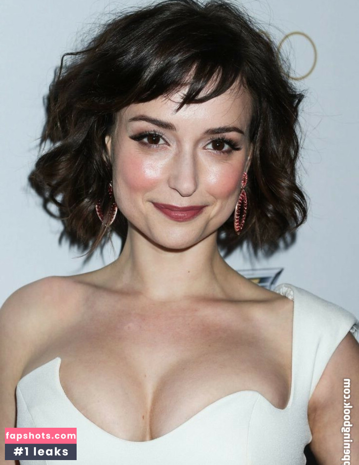 Milana Vayntrub gallery photo #371
