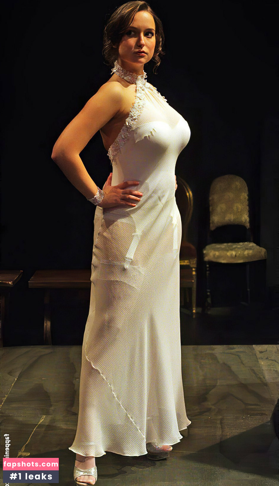 Milana Vayntrub gallery photo #373