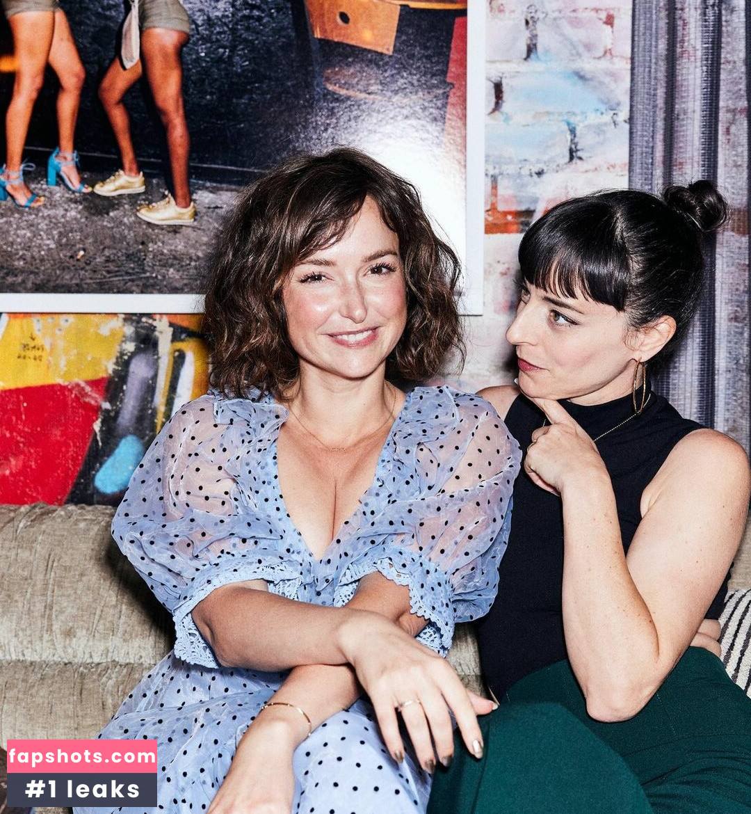 Milana Vayntrub gallery photo #376