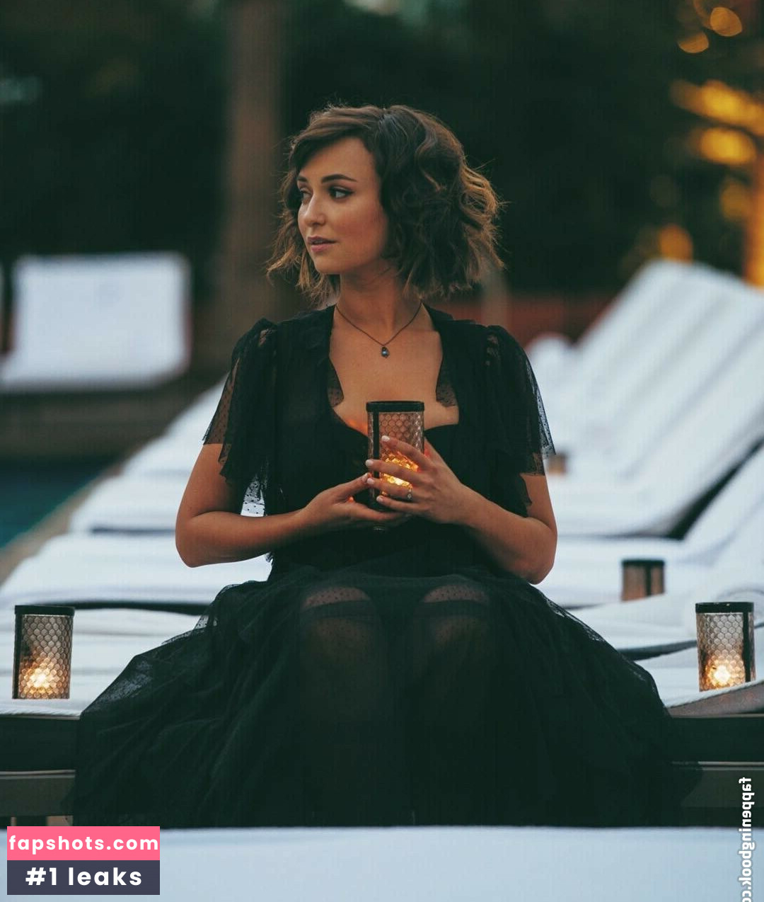 Milana Vayntrub gallery photo #384