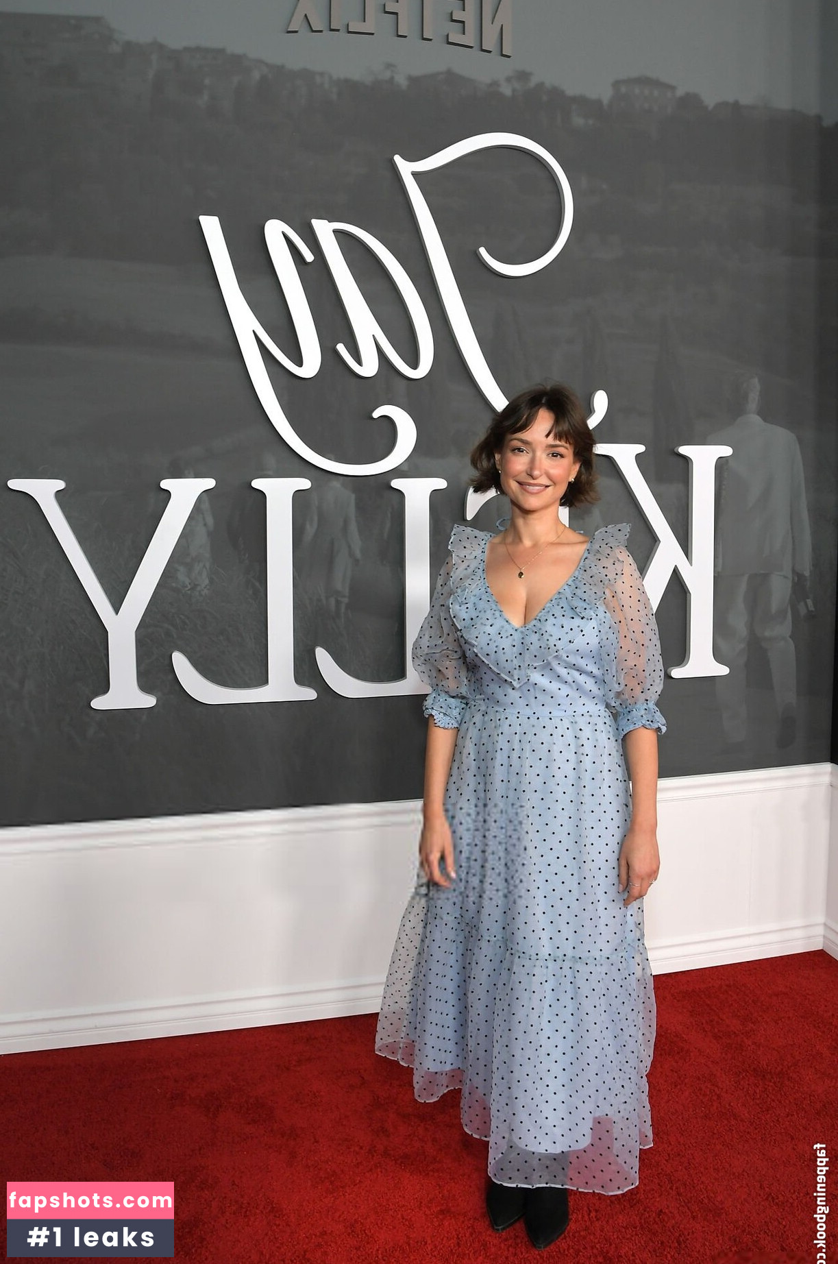 Milana Vayntrub gallery photo #5