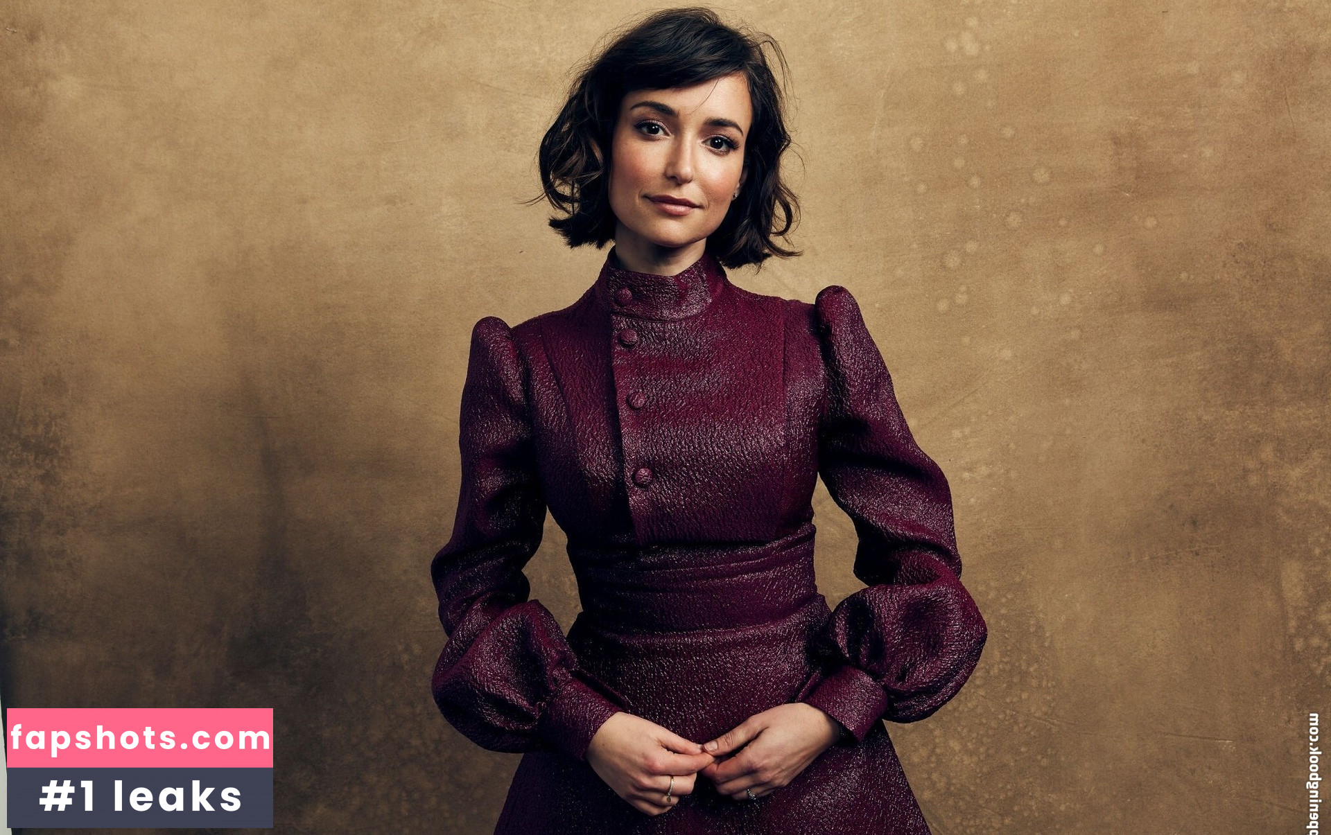 Milana Vayntrub gallery photo #414