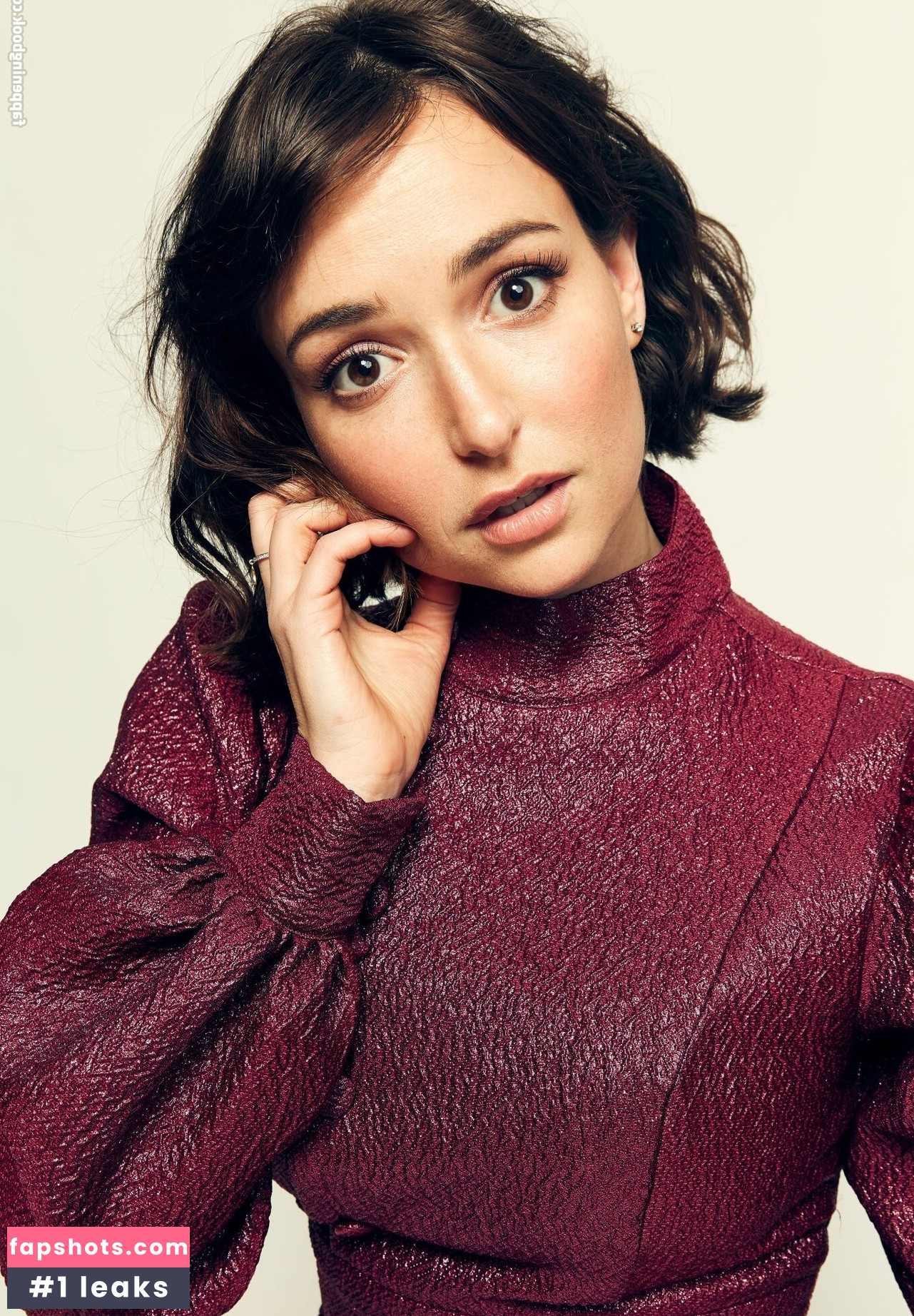 Milana Vayntrub gallery photo #416