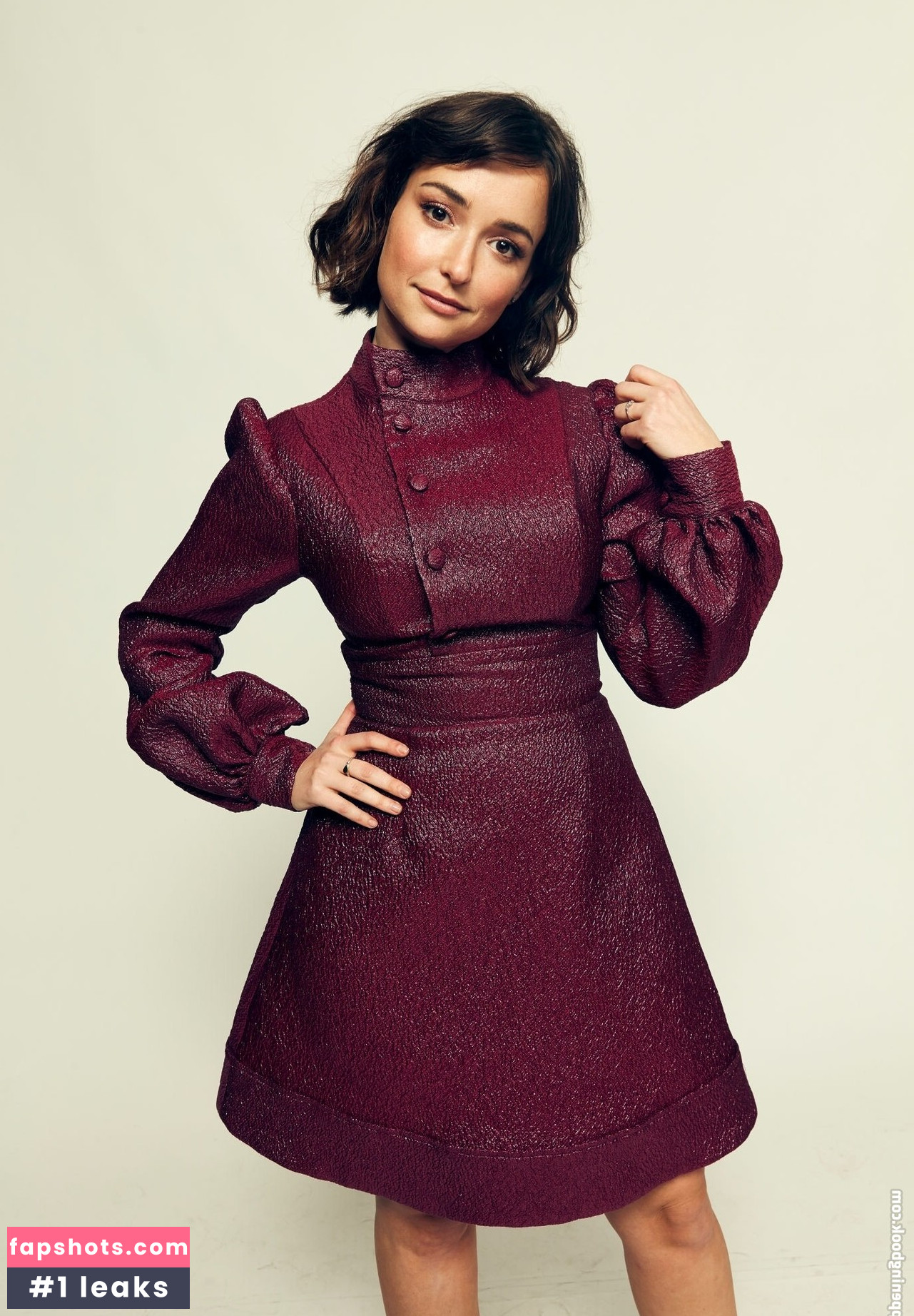 Milana Vayntrub gallery photo #429