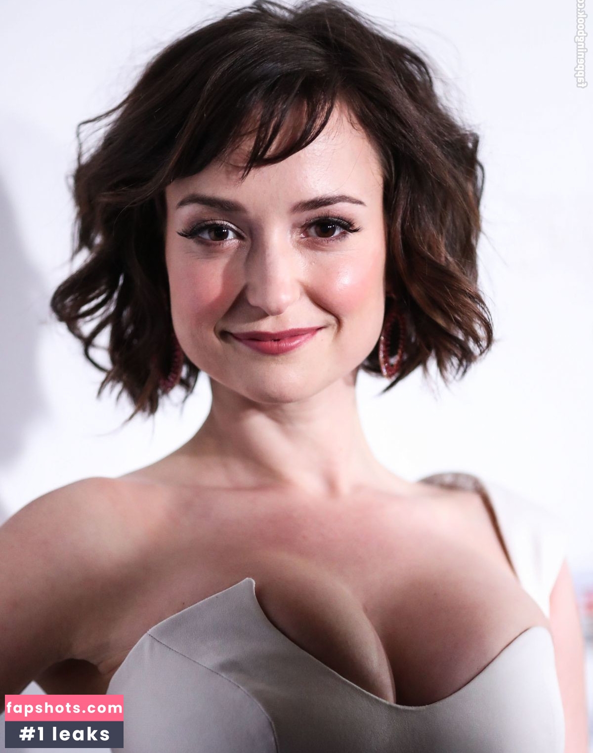 Milana Vayntrub gallery photo #432
