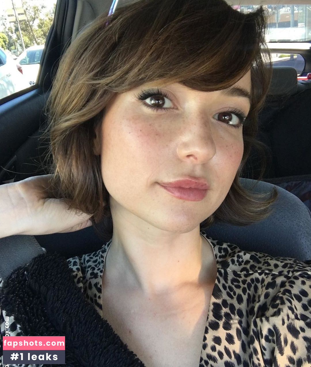 Milana Vayntrub gallery photo #437