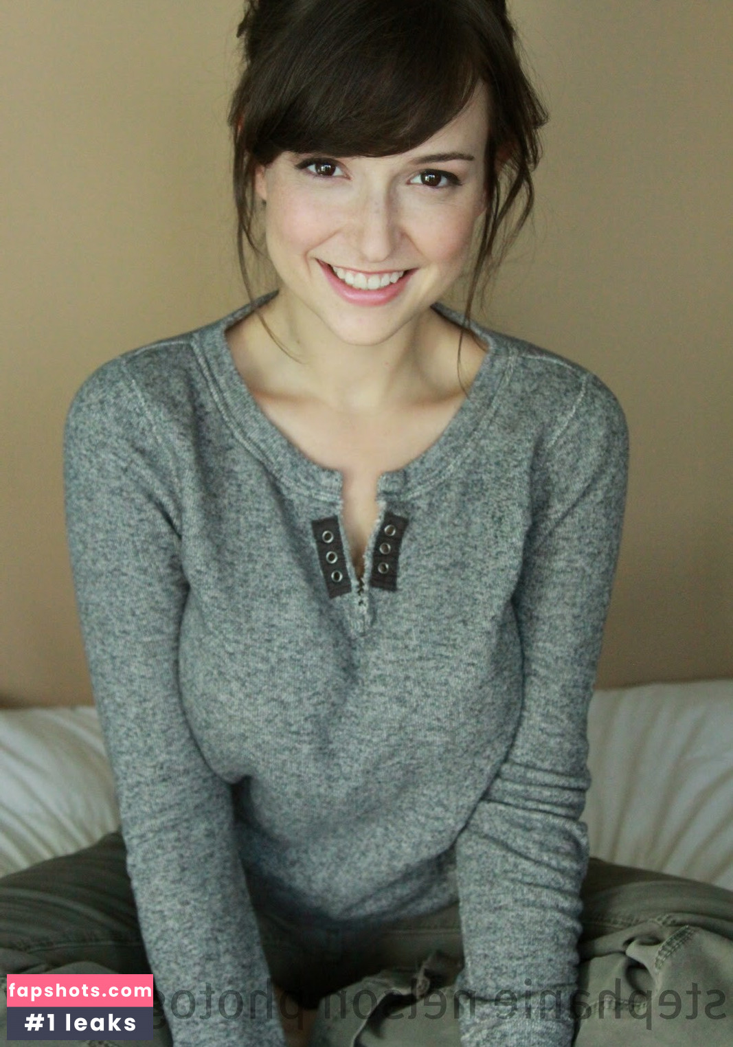 Milana Vayntrub gallery photo #441