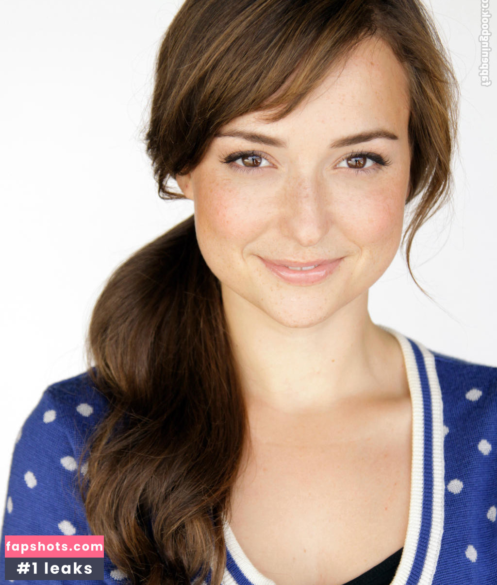 Milana Vayntrub gallery photo #443
