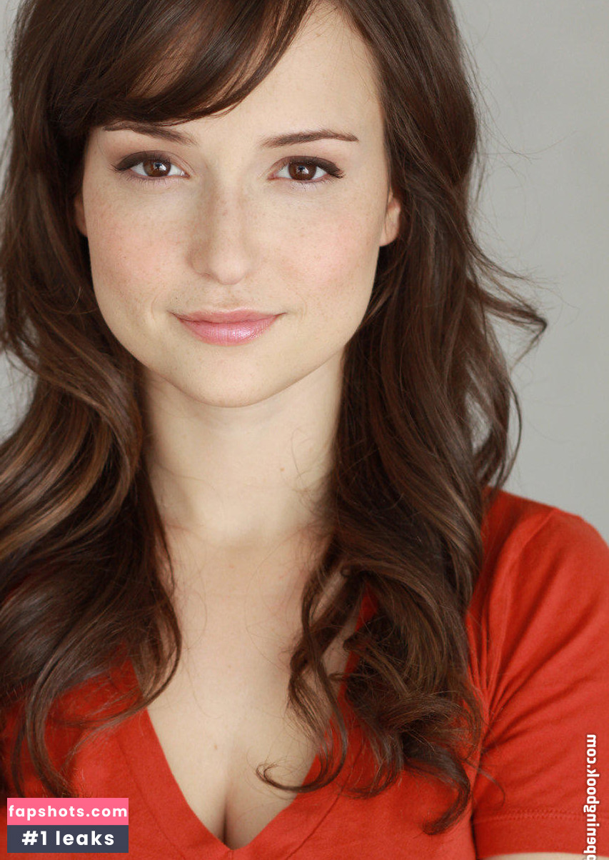 Milana Vayntrub gallery photo #445