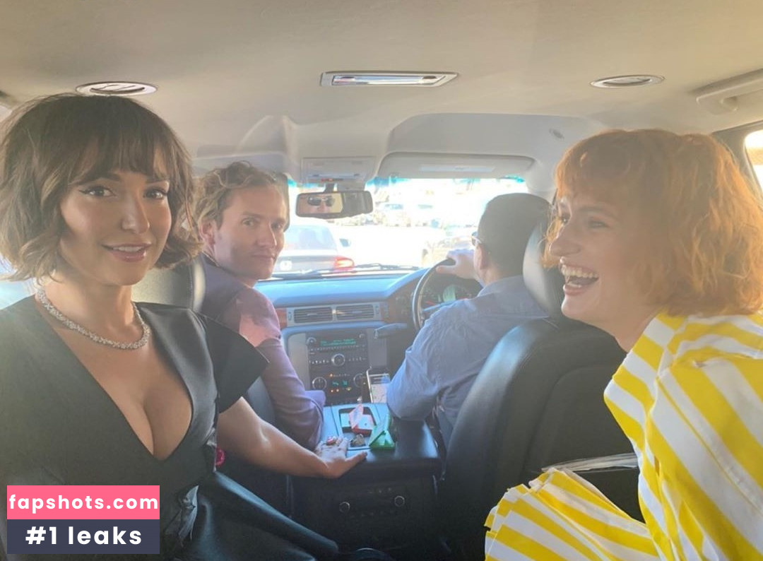 Milana Vayntrub gallery photo #448