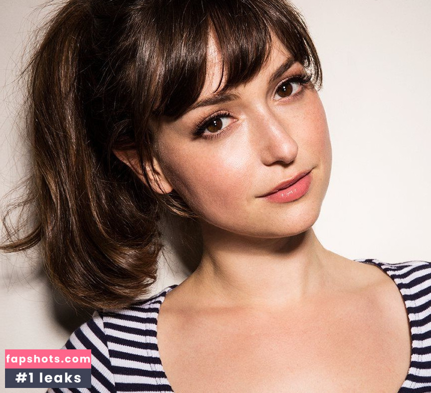 Milana Vayntrub gallery photo #451