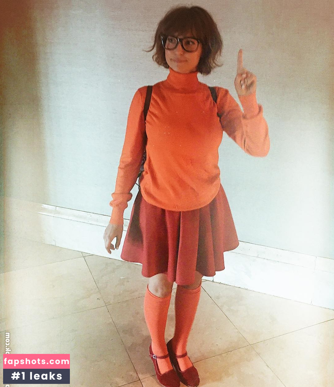 Milana Vayntrub gallery photo #458