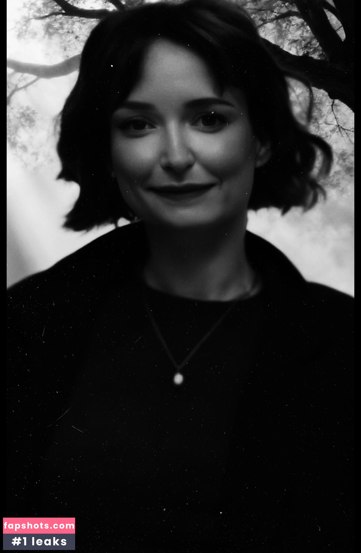 Milana Vayntrub gallery photo #47