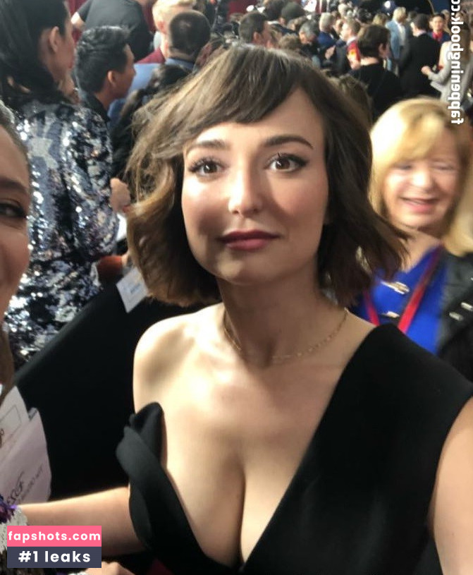 Milana Vayntrub gallery photo #461