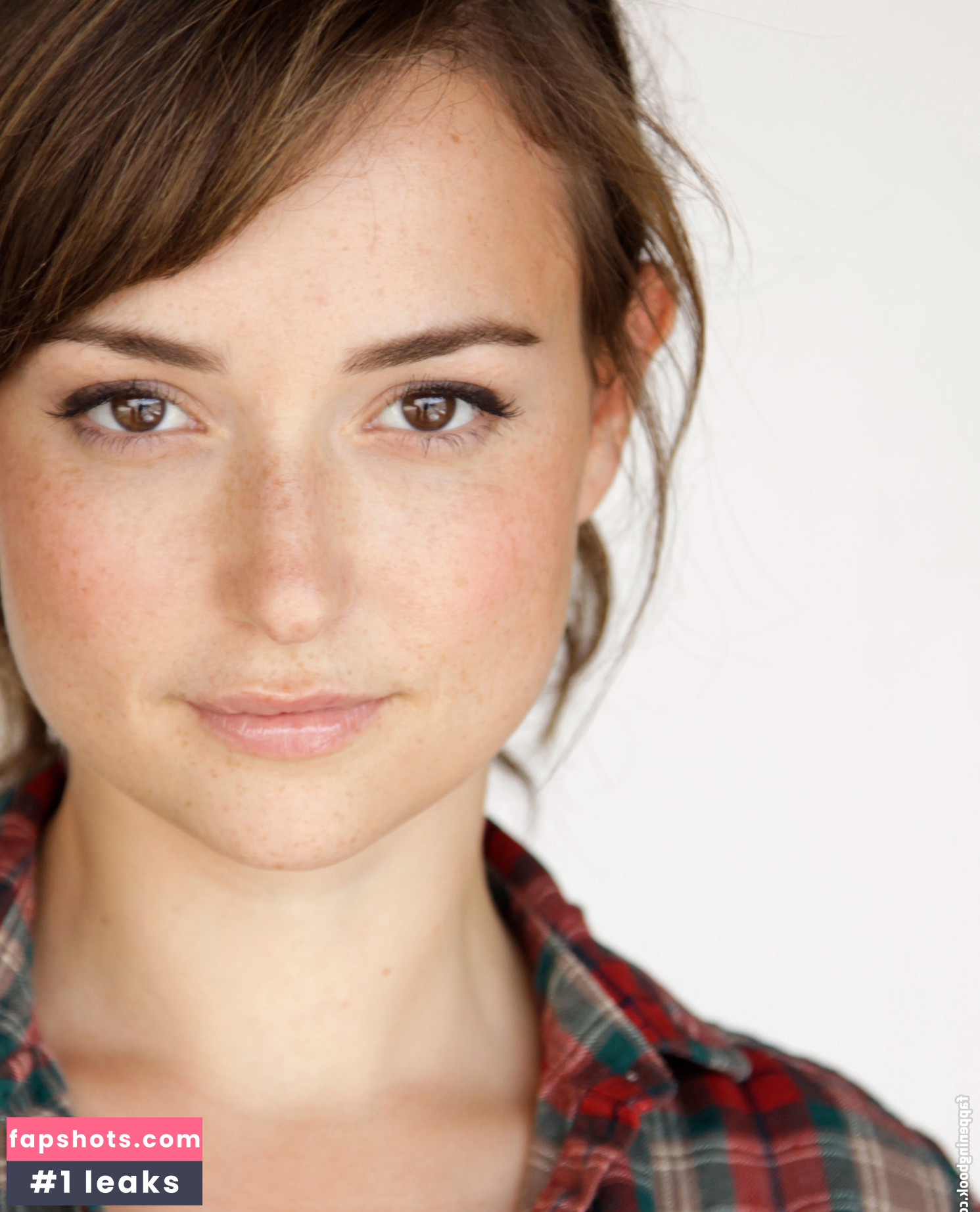 Milana Vayntrub gallery photo #465