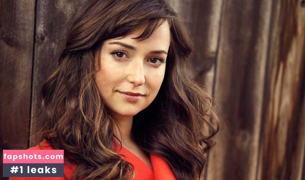 Milana Vayntrub gallery photo #488