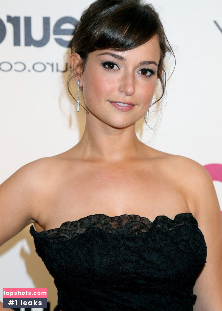 Milana Vayntrub gallery photo #495