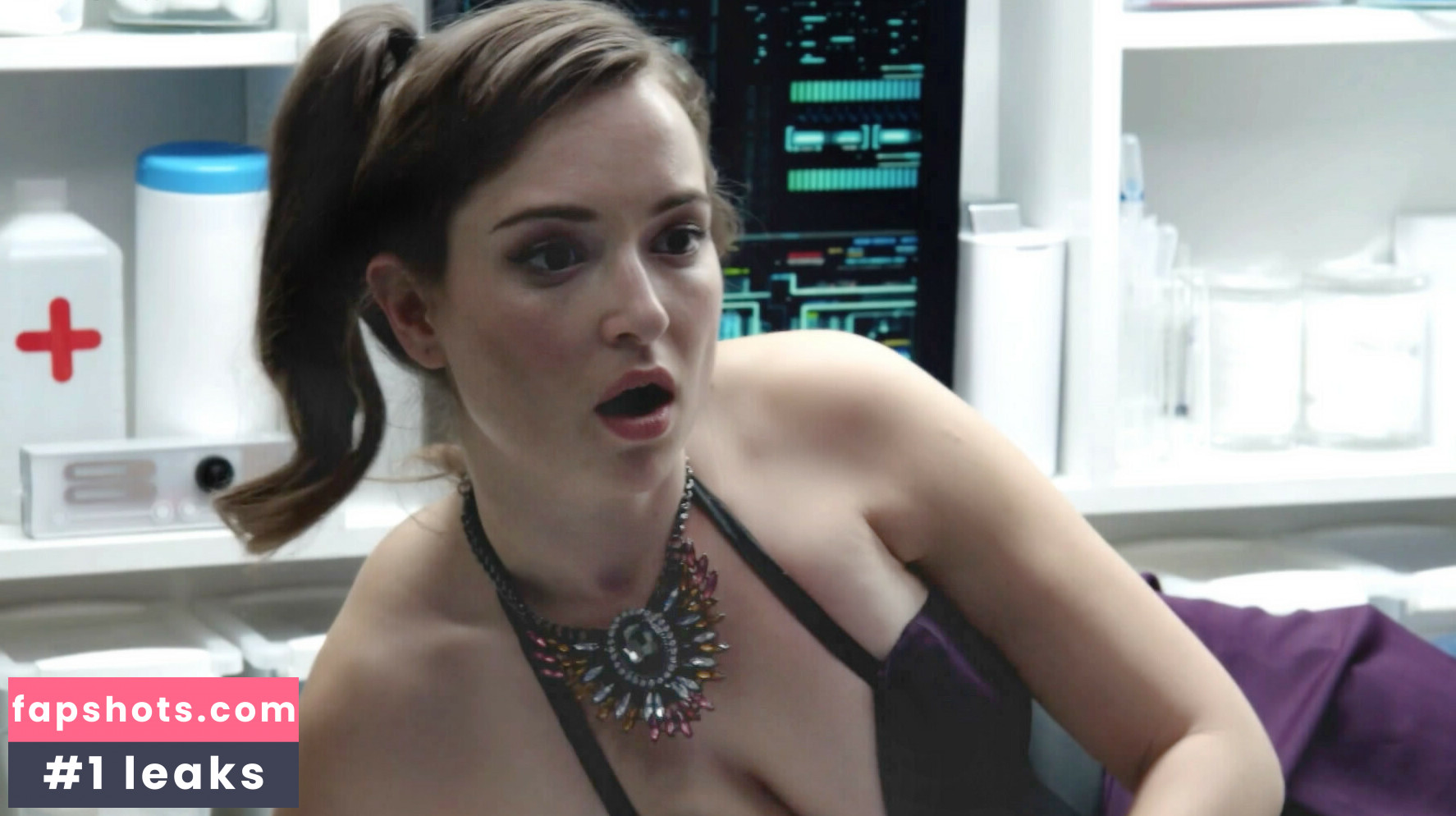 Milana Vayntrub gallery photo #52