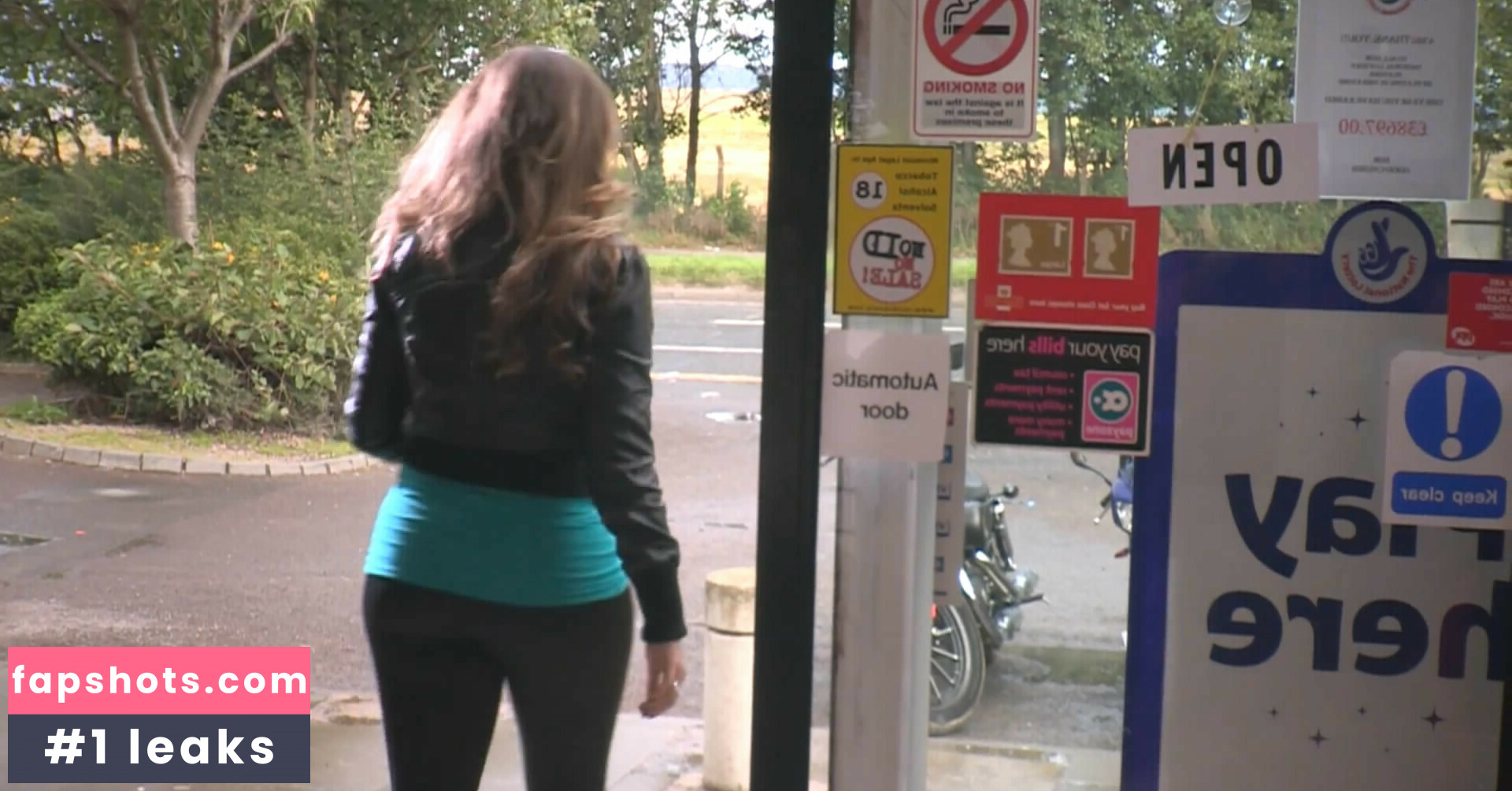 Milana Vayntrub gallery photo #58