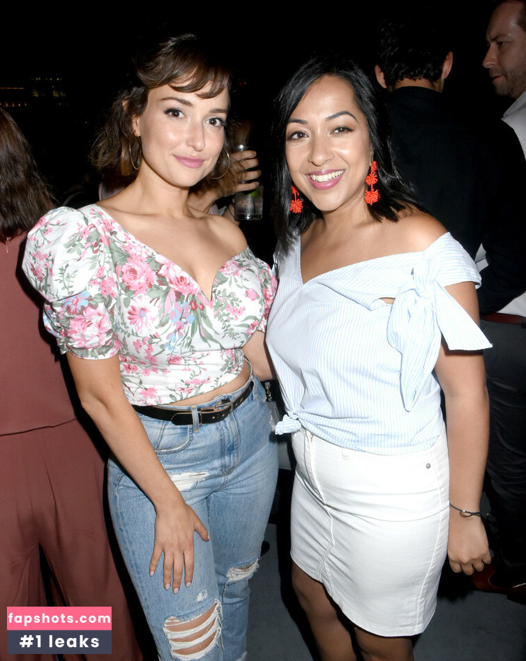 Milana Vayntrub gallery photo #78