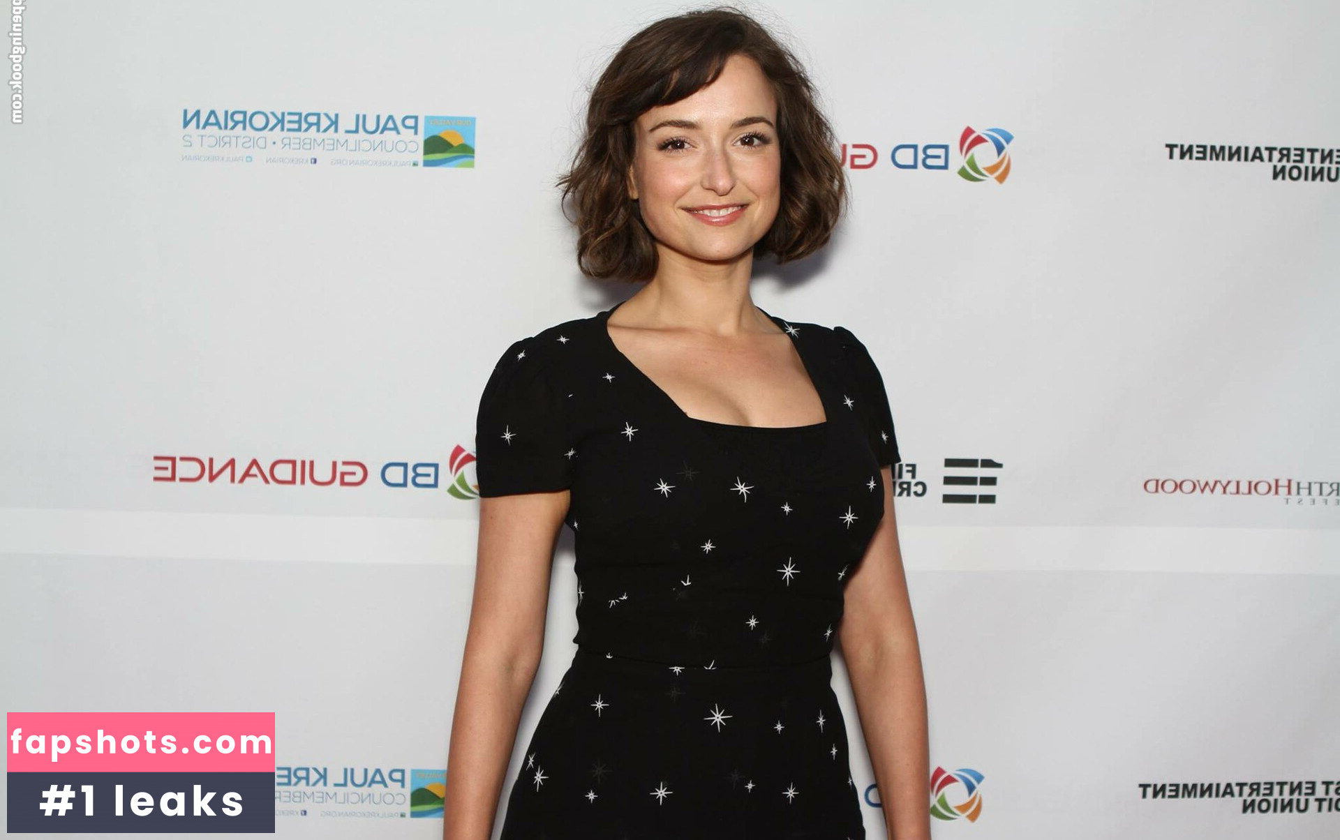 Milana Vayntrub gallery photo #88