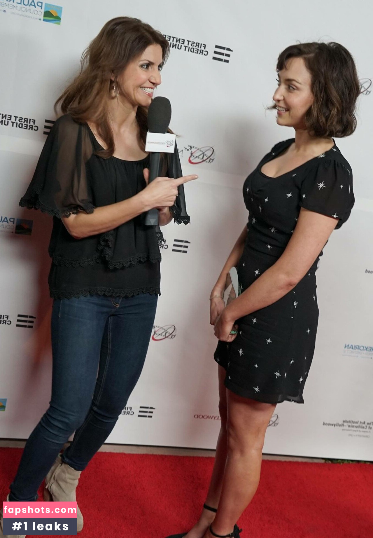 Milana Vayntrub gallery photo #91