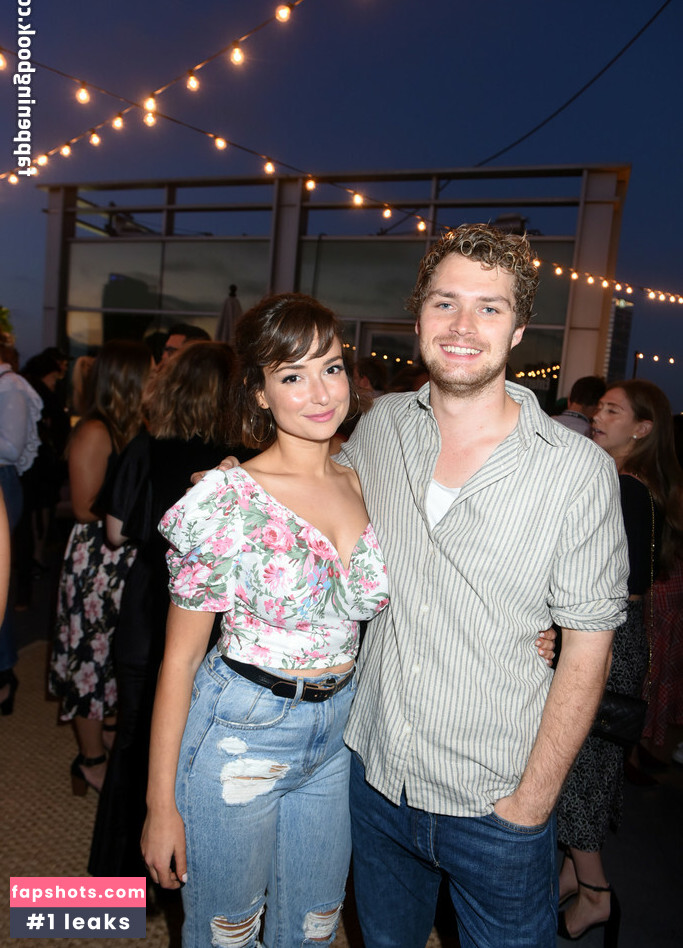 Milana Vayntrub gallery photo #92