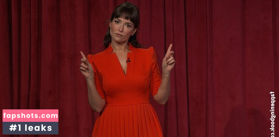 Milana Vayntrub gallery photo #94