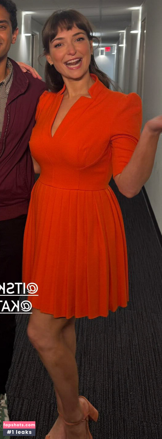 Milana Vayntrub gallery photo #96