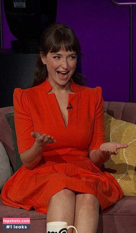 Milana Vayntrub gallery photo #97