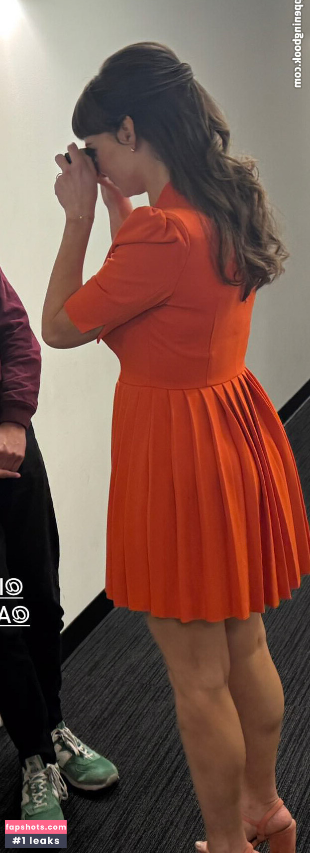 Milana Vayntrub gallery photo #98