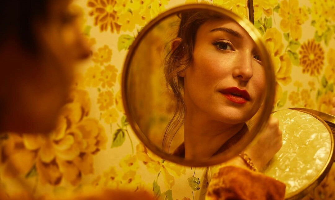 milana-vayntrub gallery photo #320