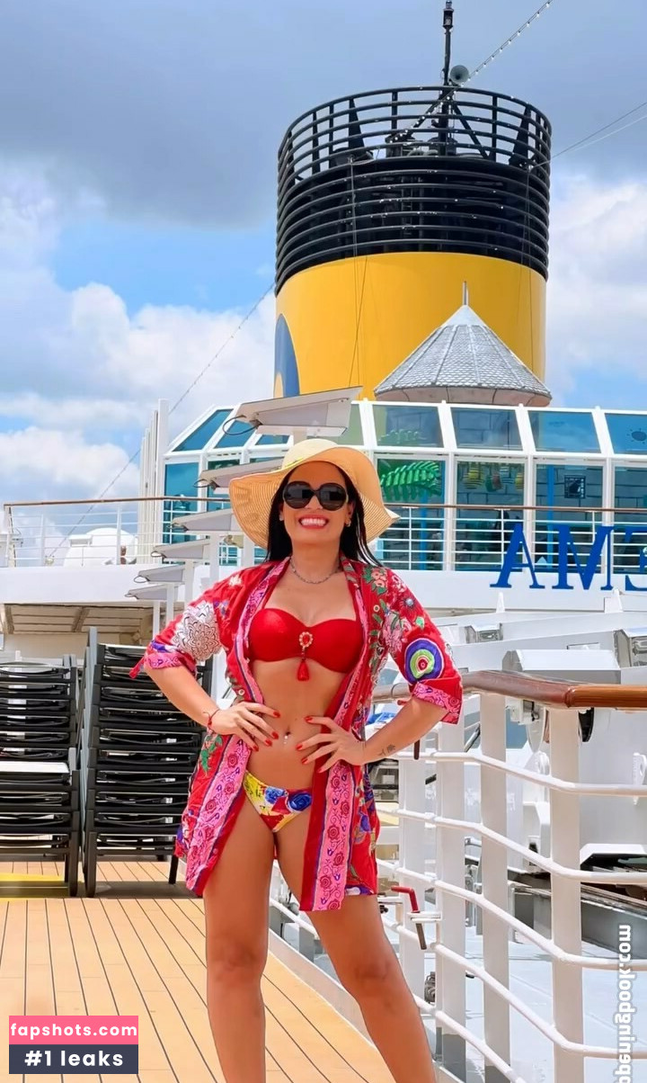 Milene Pavorô gallery photo #14