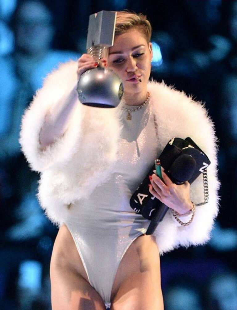 miley-cyrus gallery photo #1141