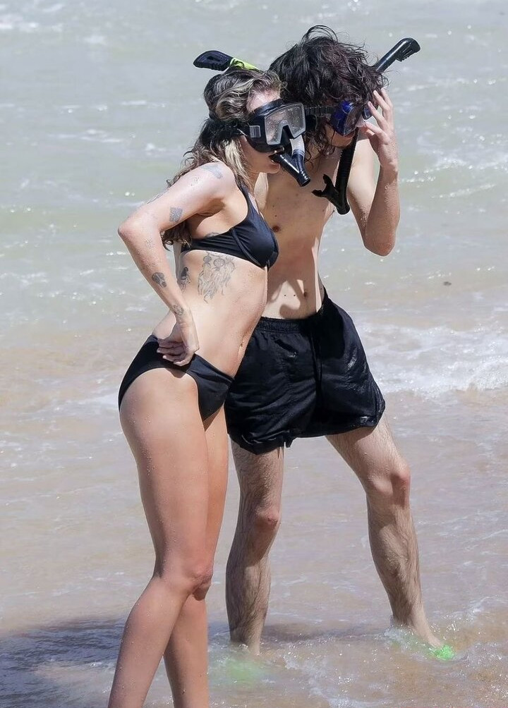 miley-cyrus gallery photo #1433