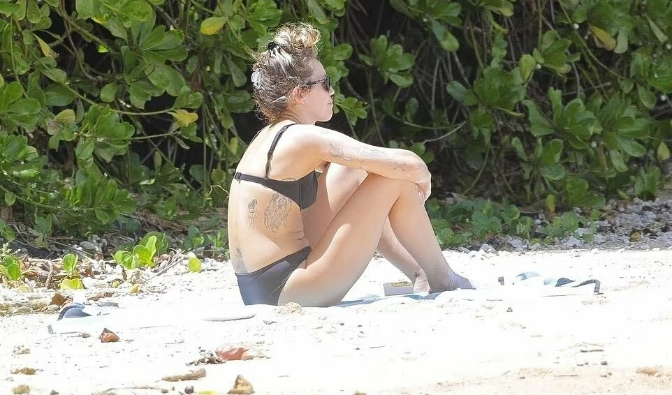 miley-cyrus gallery photo #1442