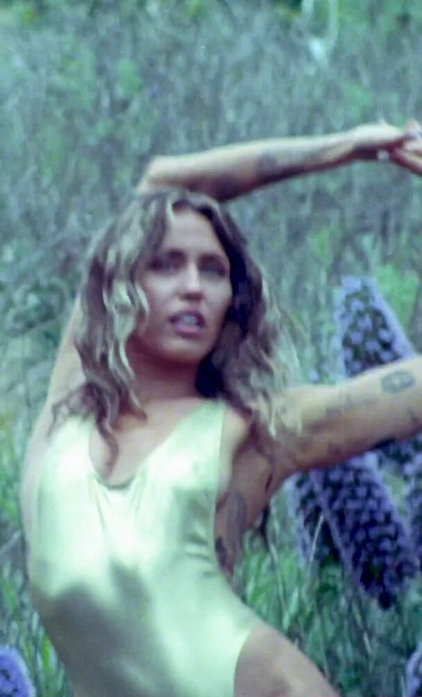 miley-cyrus gallery photo #1570