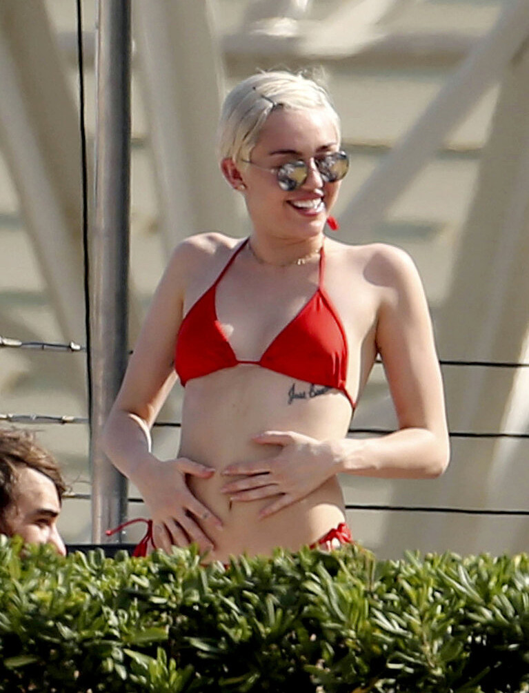 miley-cyrus gallery photo #2167