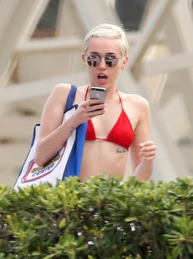 miley-cyrus gallery photo #2168