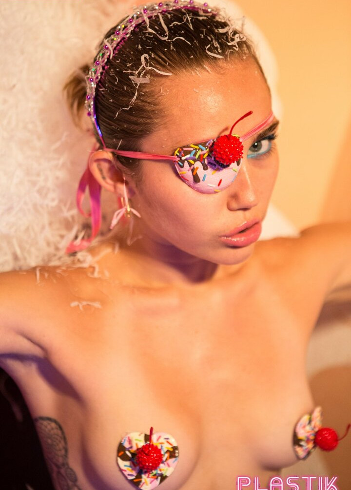 miley-cyrus gallery photo #2210