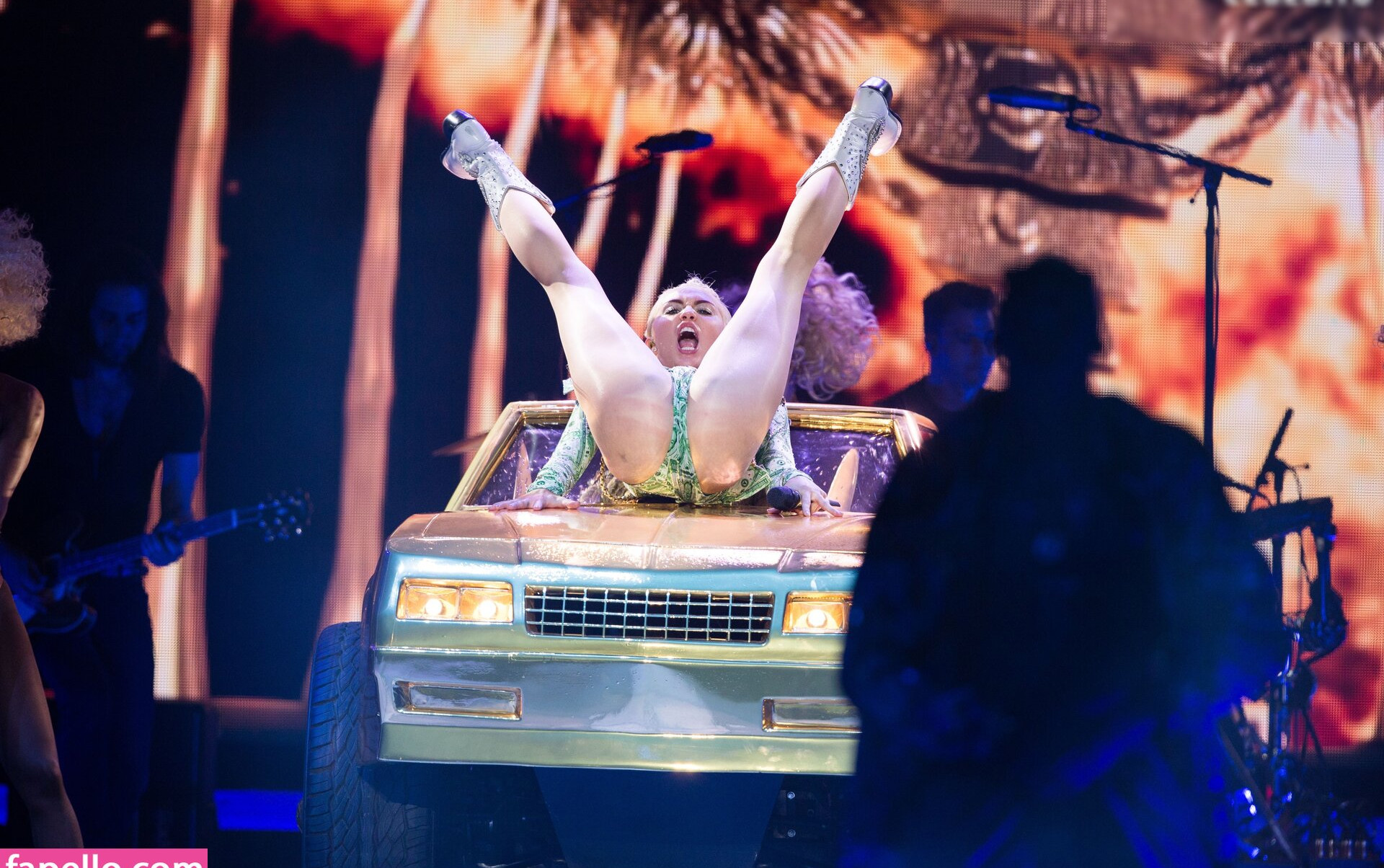 miley-cyrus gallery photo #225