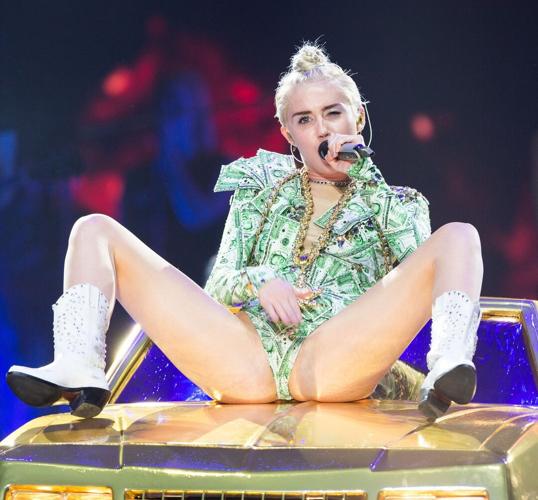 miley-cyrus gallery photo #227