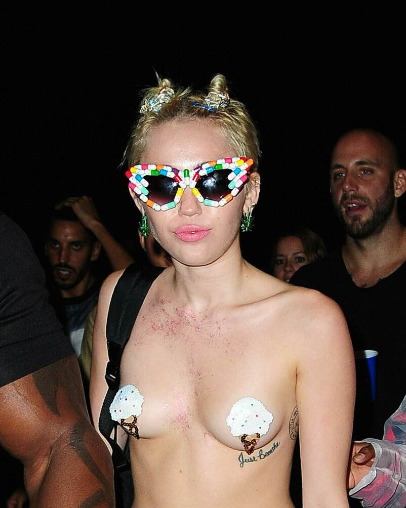 miley-cyrus gallery photo #2287