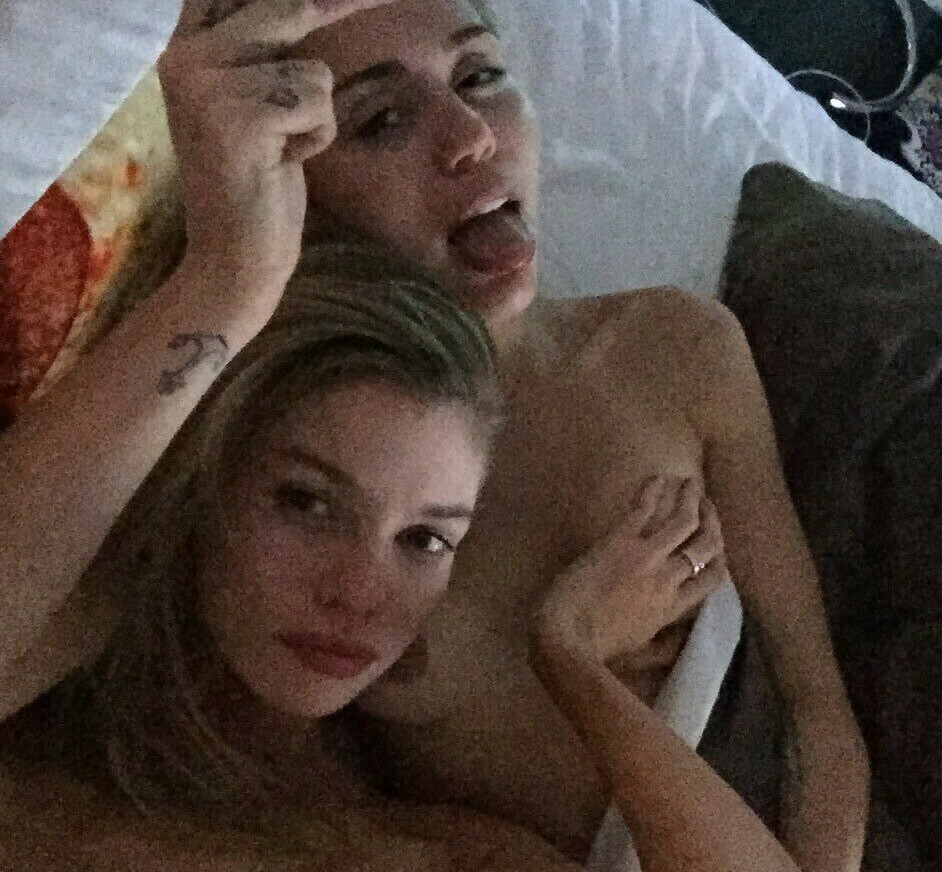 miley-cyrus gallery photo #2297