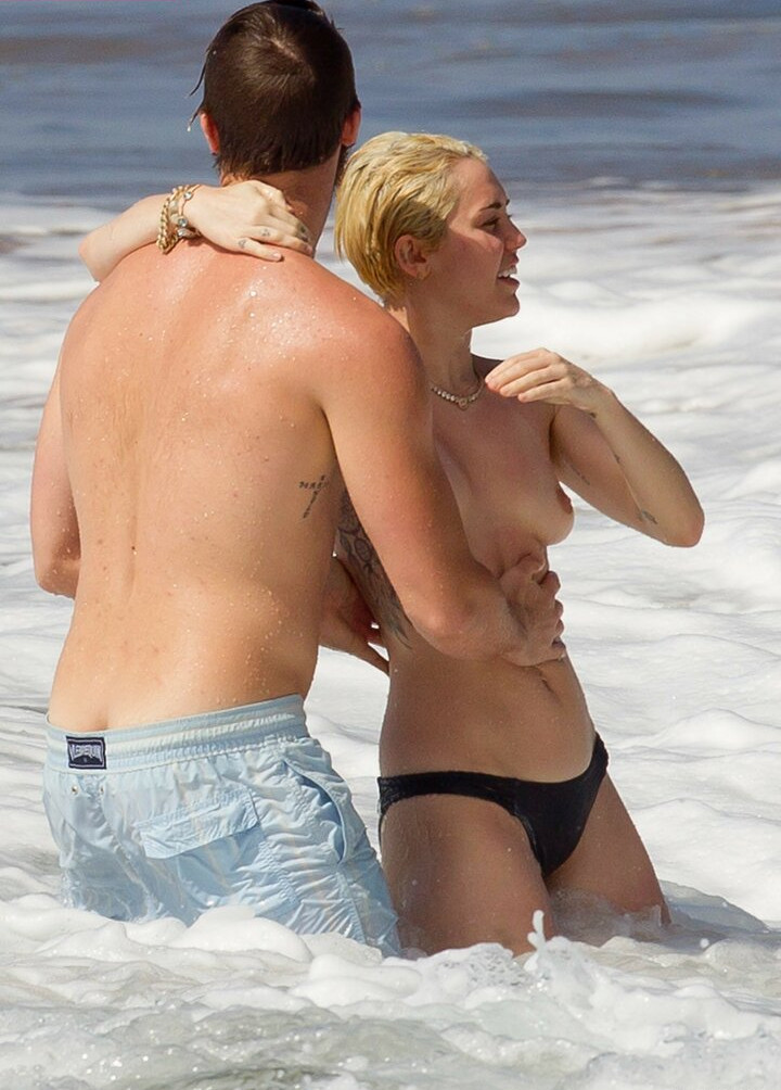 miley-cyrus gallery photo #2340